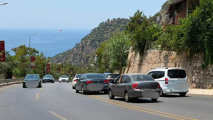 Traffic ordeal on the Fethiye-Ölüdeniz road: Kilometers-long vehicle queue formed