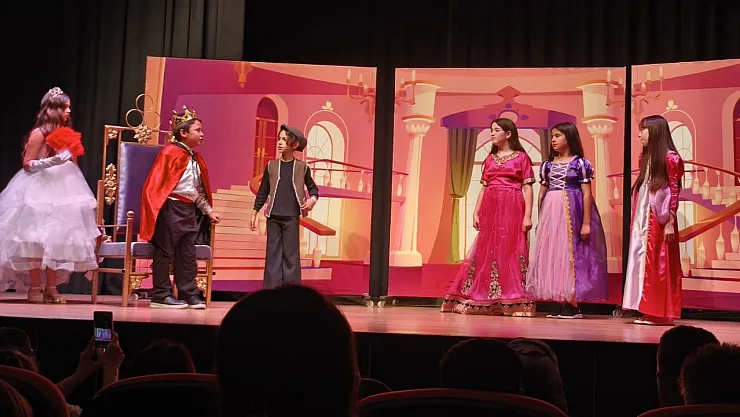 Türkiye’de Bir İlk: Shakespeare Oyunu Çocuklar Tarafından Sahnelendi