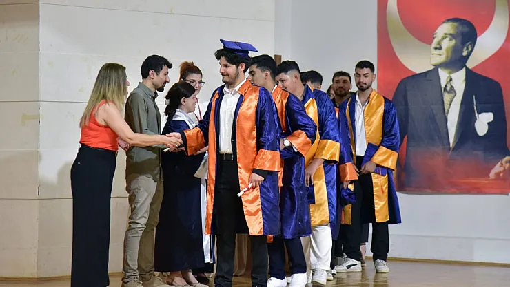 Ula Ali Koçman MYO’da mezuniyet coşkusu