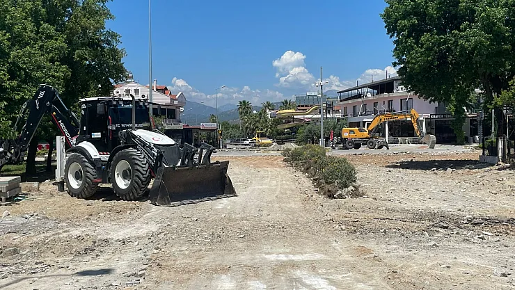 Fethiye Belediyesi Yerguzlar Caddesi’nde parke yenileme çalışmasına başladı