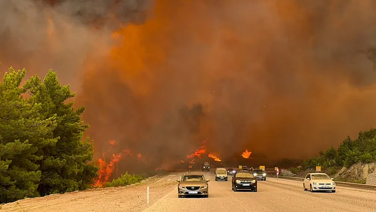Wind complicates firefighting efforts: Fire grows in Seydikemer