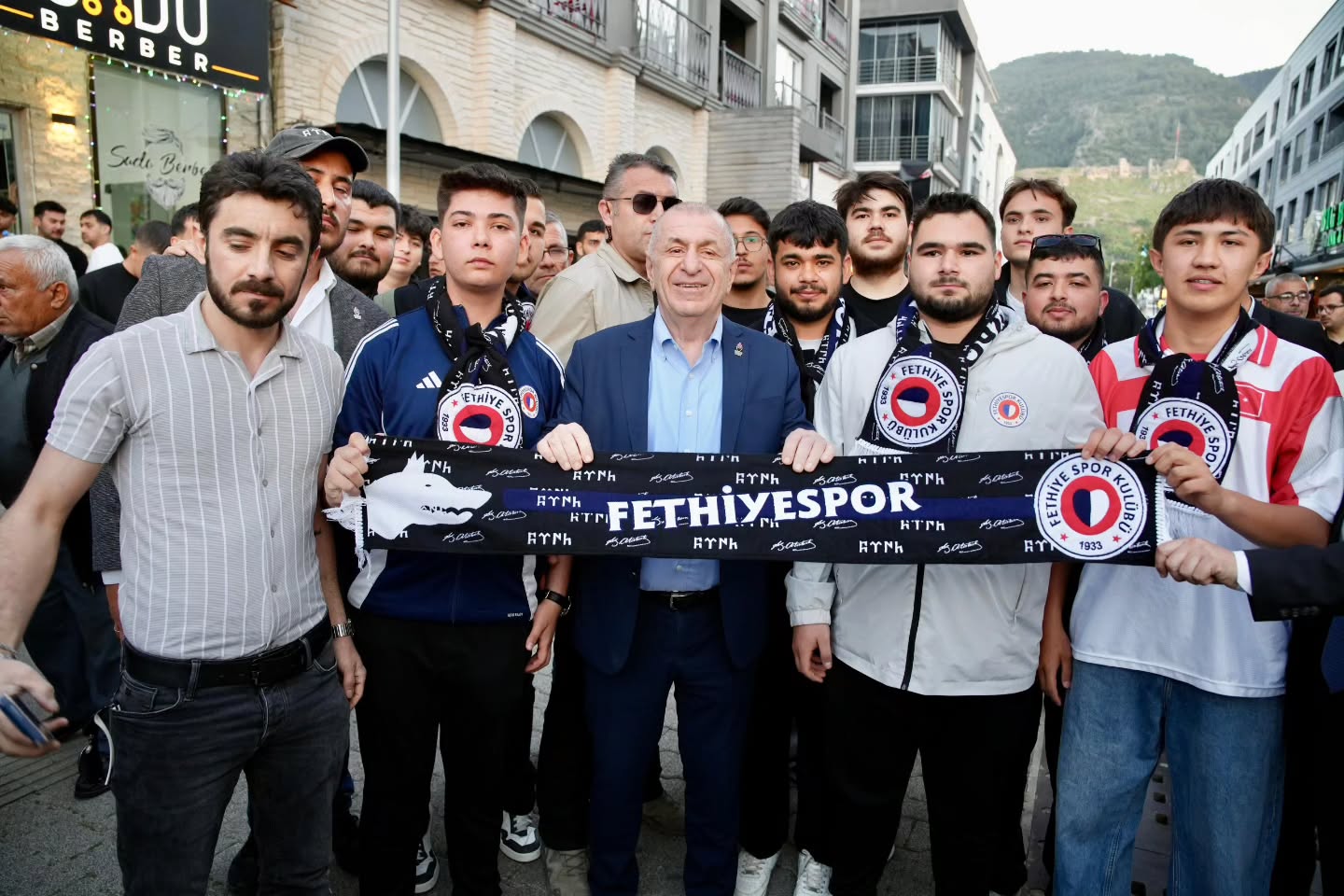 Ümit Özdağ, Fethiye’de partilileriyle buluştu