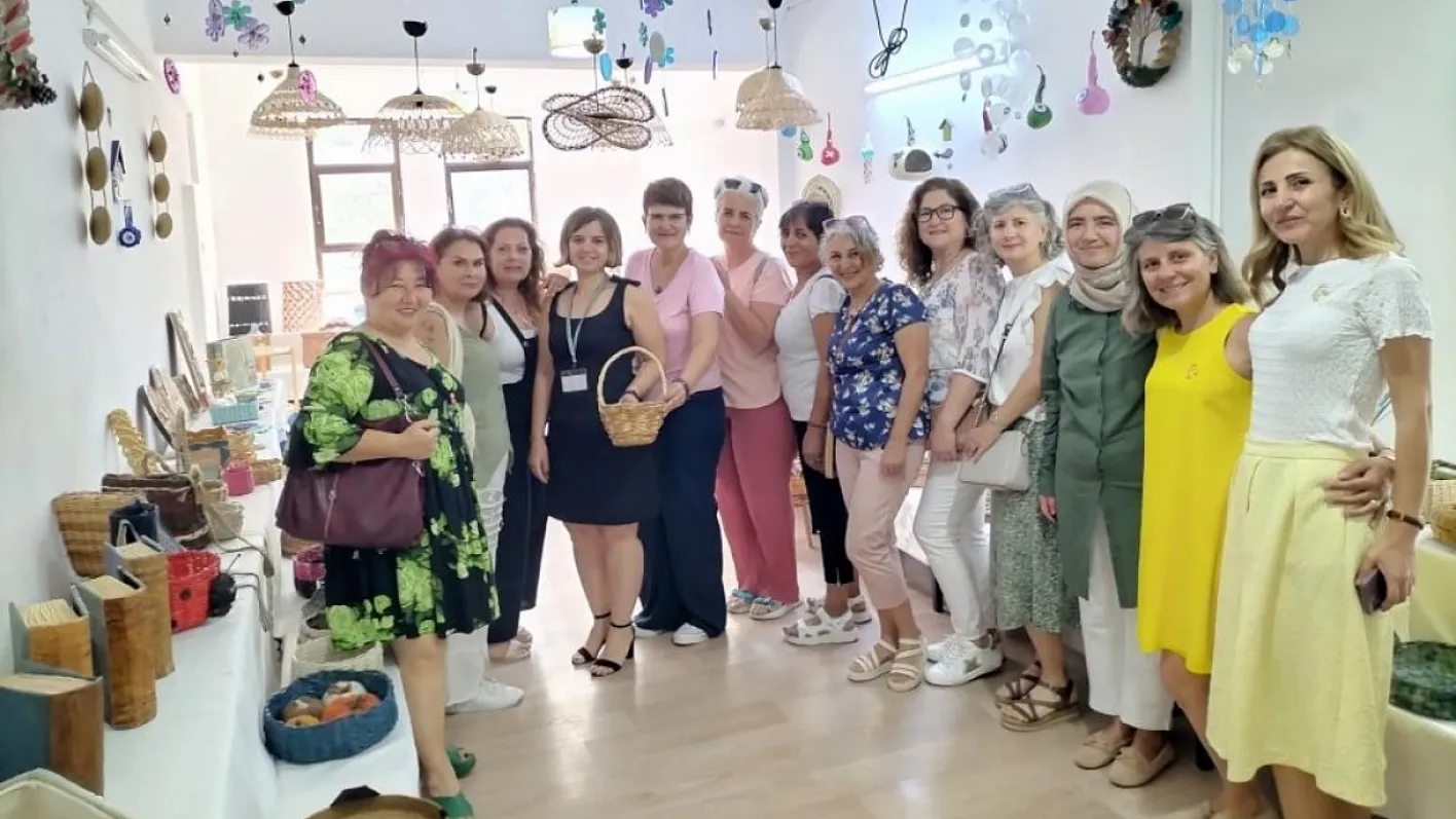 Waste papers turned into art in Köyceğiz