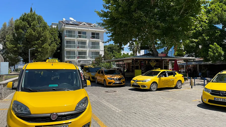 Fethiye’de bayram trafiği arttı: Taksicilerden toplu taşıma çağrısı