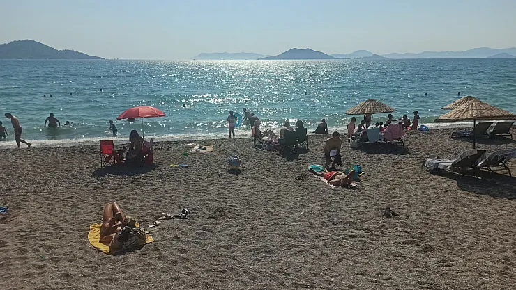 Yerli ve Yabancı Turistler Çalış Plajı'na Akın Etti