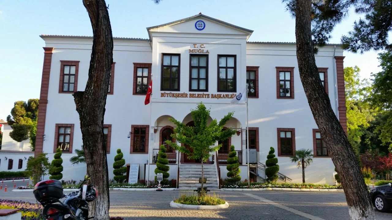 Muğla Büyükşehir’de Müdürlükler İçin Yeni Dönem! Fazla Kadrolar Dondurulacak