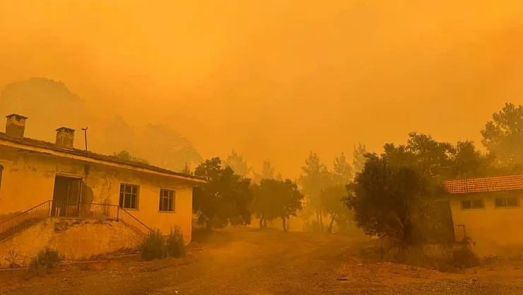 Muğla Valiliği'nden Seydikemer Yangınına İlişkin Yeni Açıklama: 121 Hane Tahliye Edildi