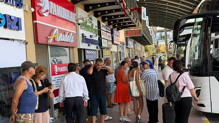 Fethiye Otogarı'nda yerli ve yabancı turist yoğunluğu