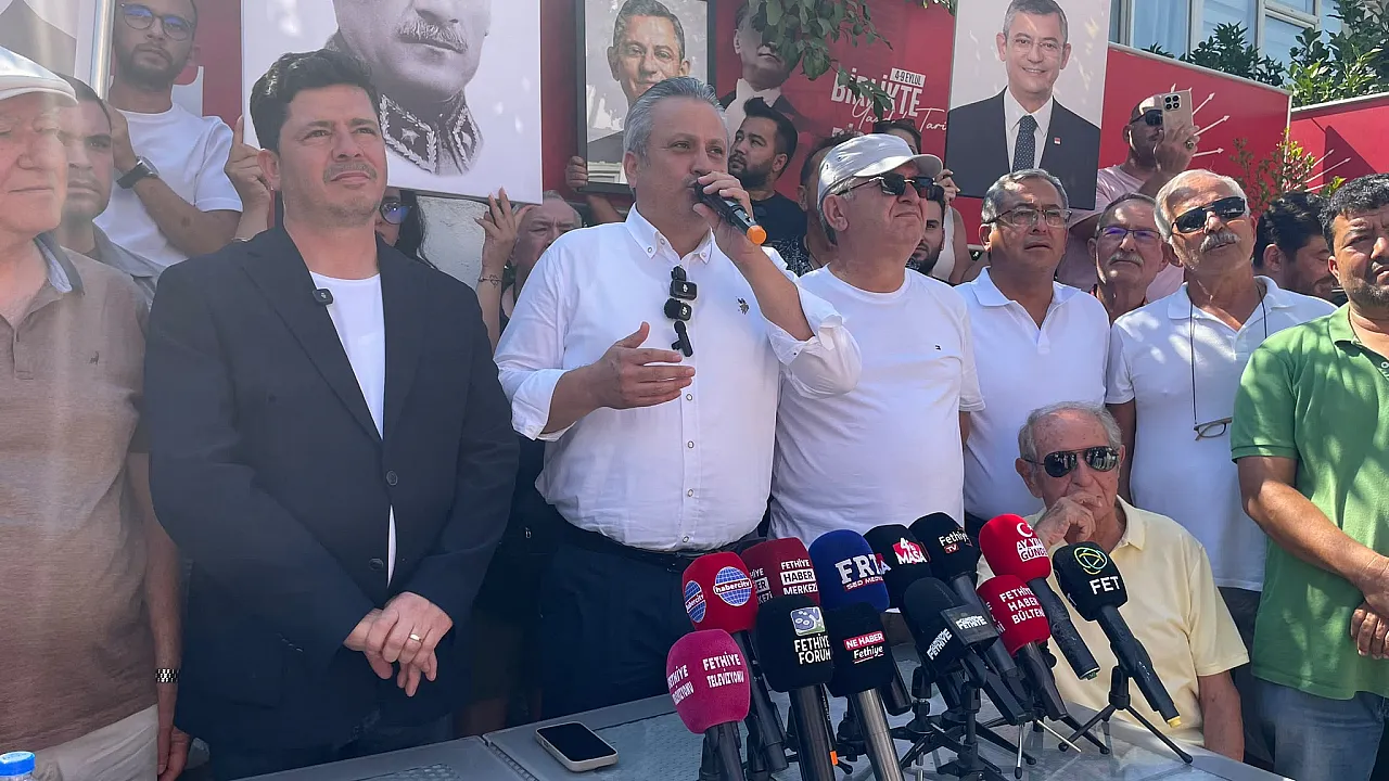 Fethiye'de duygusal veda: 'Bir gün geri dönmek üzere baba ocağımıza veda ediyoruz'