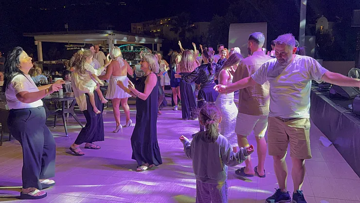 Bodrum'da Türk gecesi turistlerden tam not aldı
