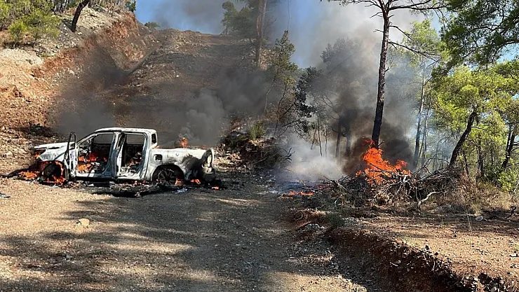 Fethiye’de Araç Yangını Ormana Sıçradı: Yangın Büyümeden Söndürüldü