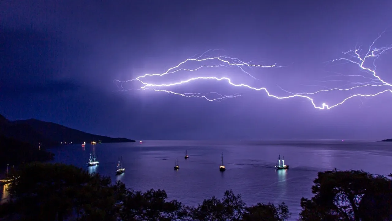 Fethiye'de 23 Mayıs 2026 Hava Durumu: Kuvvetli G&ouml;k G&uuml;r&uuml;lt&uuml;l&uuml; Sağanak Yağış Uyarısı!
