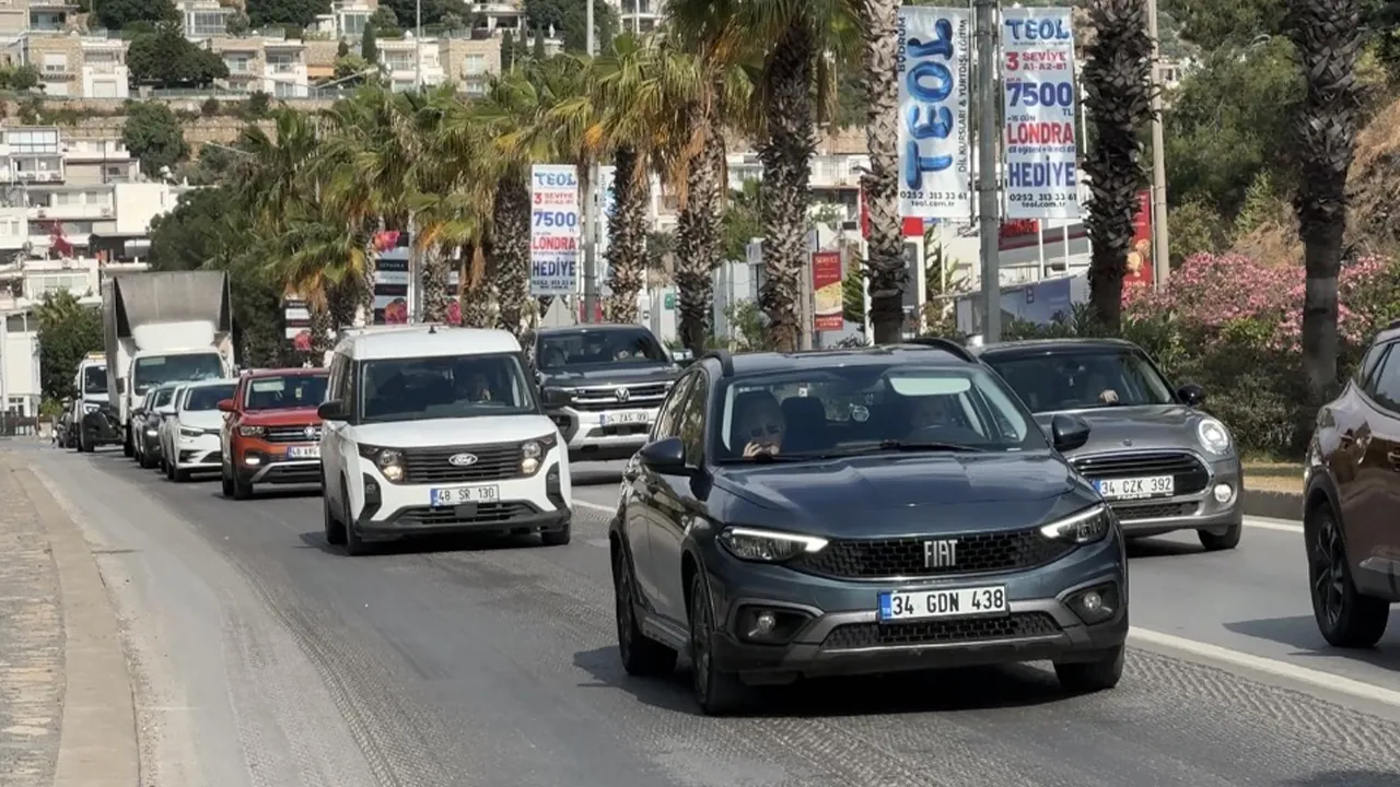 Bodrum, Marmaris ve Fethiye'de bayram izdihamı: Son 48 saatte giriş yapan araç sayısı dudak uçuklattı