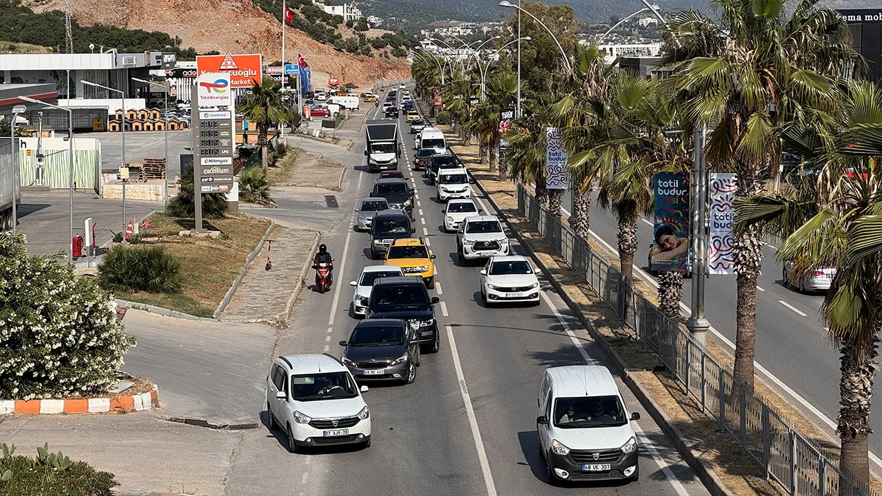 Bodrum, Marmaris ve Fethiye'de bayram izdihamı: Son 48 saatte giriş yapan araç sayısı dudak uçuklattı