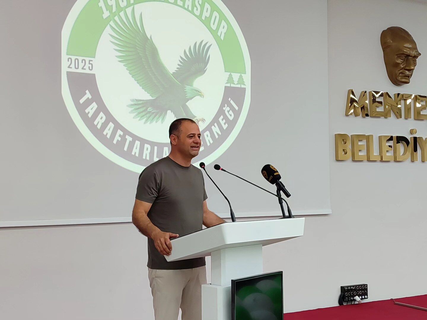 Menaf Kıyan&ccedil; &ldquo;Bu Kul&uuml;b&uuml; Seviyorum, Aday Olmuyorum&rdquo; (2)
