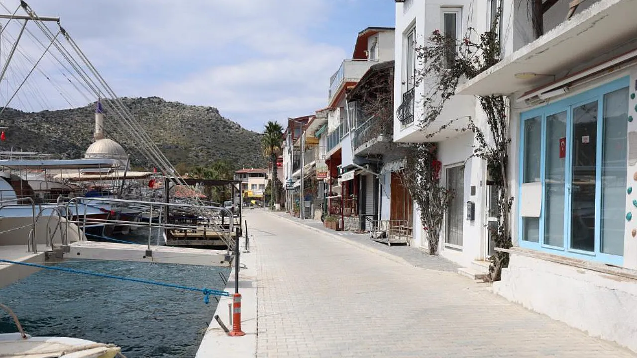 Marmaris Belediyesi Bozburun Sahilini Yeniledi
