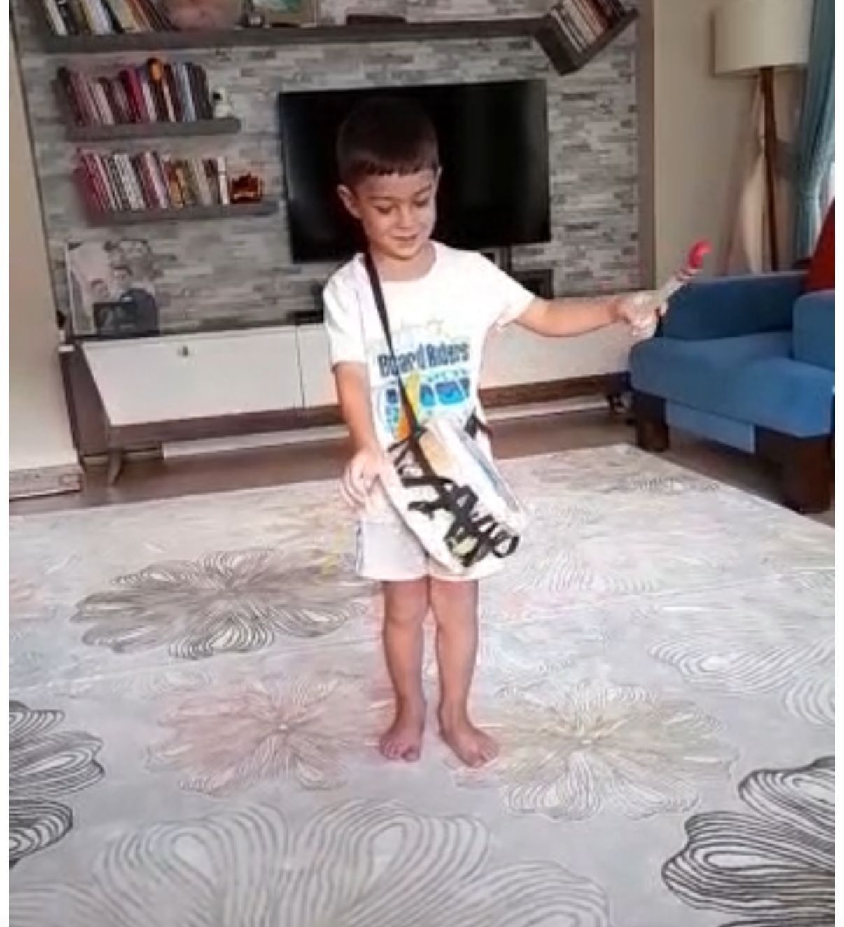 Started with a Toy Drum, Became the Rhythm of the School Orchestra (1)