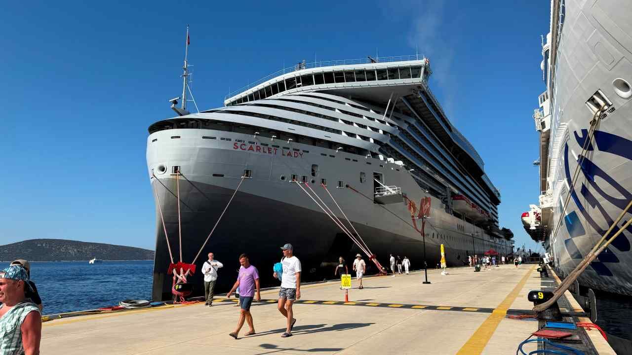Bodrum&rsquo;a İki Kruvaziyerle 4 Bin 625 Turist Geldi (2)