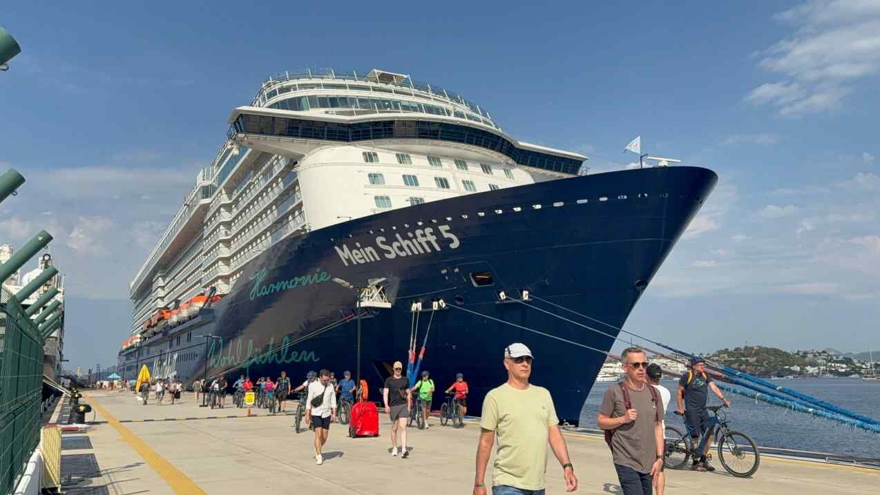 Bodrum Limanı&rsquo;na İki Kruvaziyerle 2 Bin 583 Turist Geldi (2)