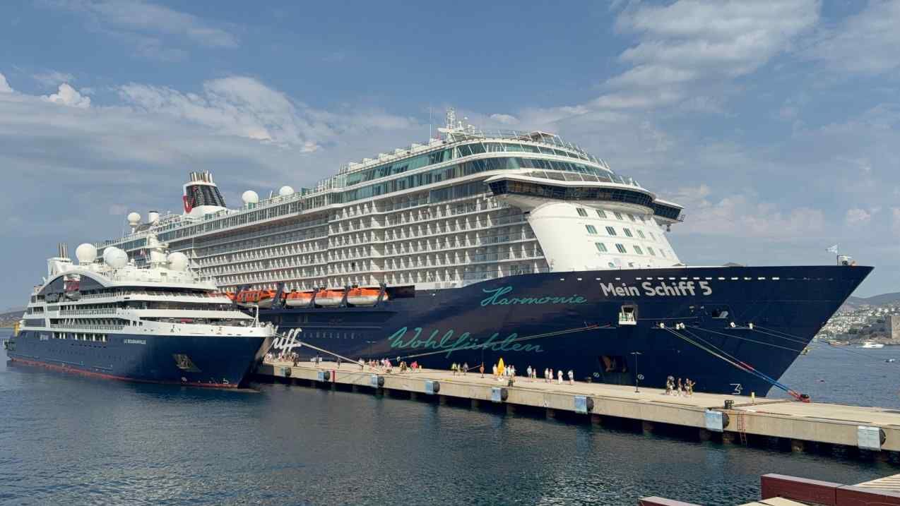 Bodrum Limanı&rsquo;na İki Kruvaziyerle 2 Bin 583 Turist Geldi (3)