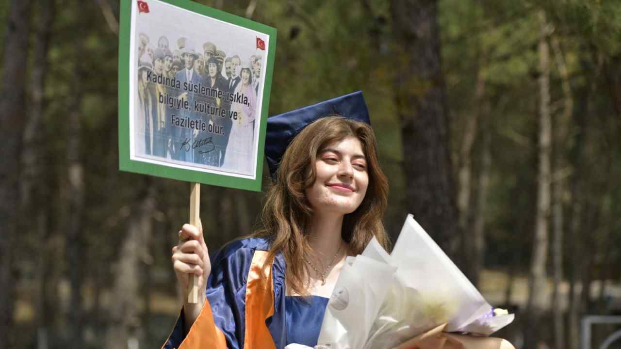 MSKU Faculty of Literature Graduation Ceremony Held (1)