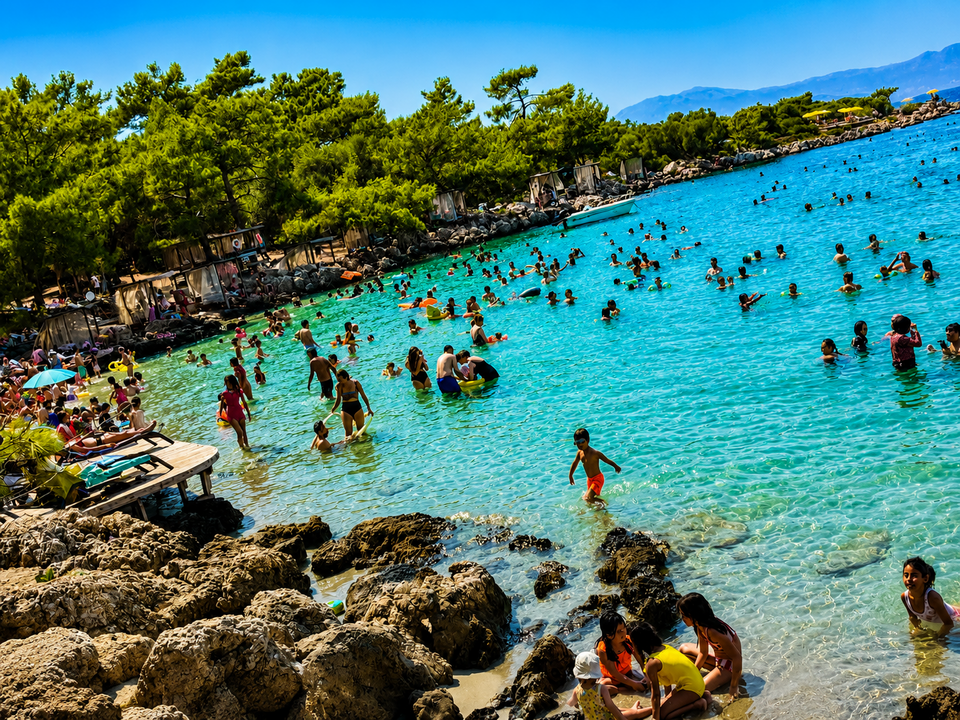 Thousands of Tourists Go to the Sea by Tractor in Marmaris!