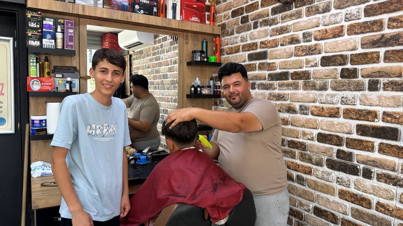 Achieved His Dream at 17: Barber Apprentice from Marmaris Bought a Car with Tips