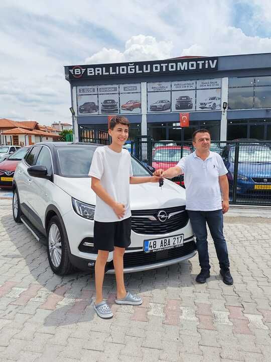 Achieved His Dream at 17: Barber Apprentice from Marmaris Bought a Car with Tips