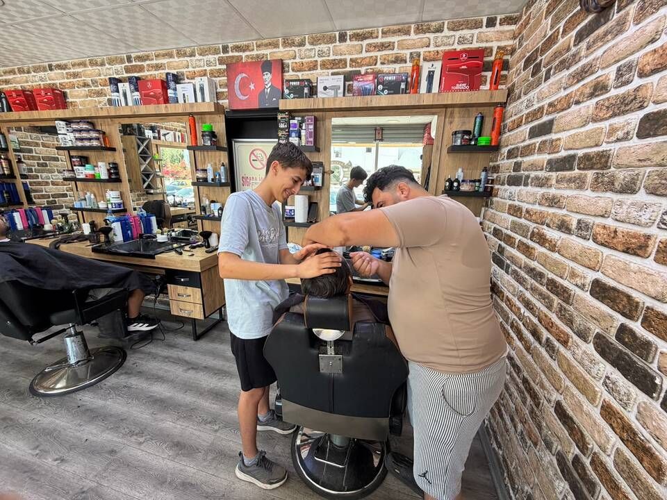 Achieved His Dream at 17: Barber Apprentice from Marmaris Bought a Car with Tips