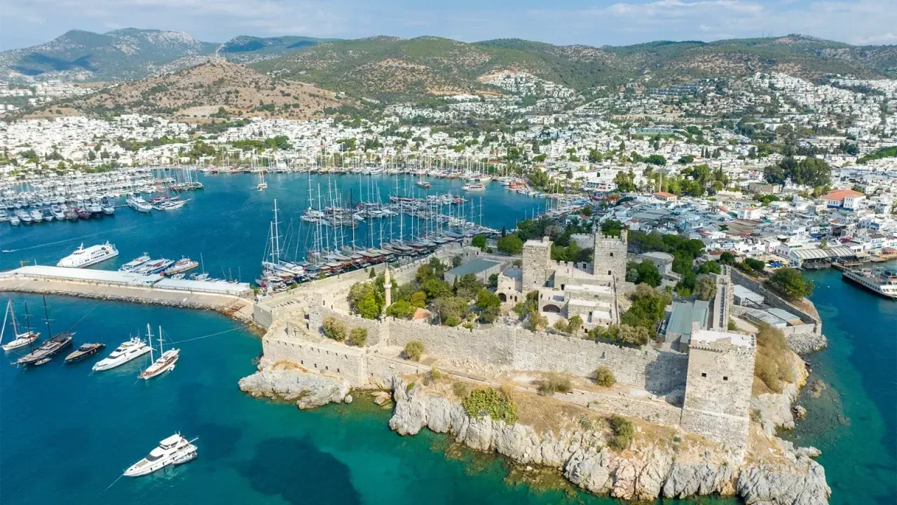 Bodrum'da Kamu Arazileri Turizm Yatırımına A&ccedil;ıldı: 1.200 Yataklı Otel Projesi İ&ccedil;in Tahsis S&uuml;reci Başladı