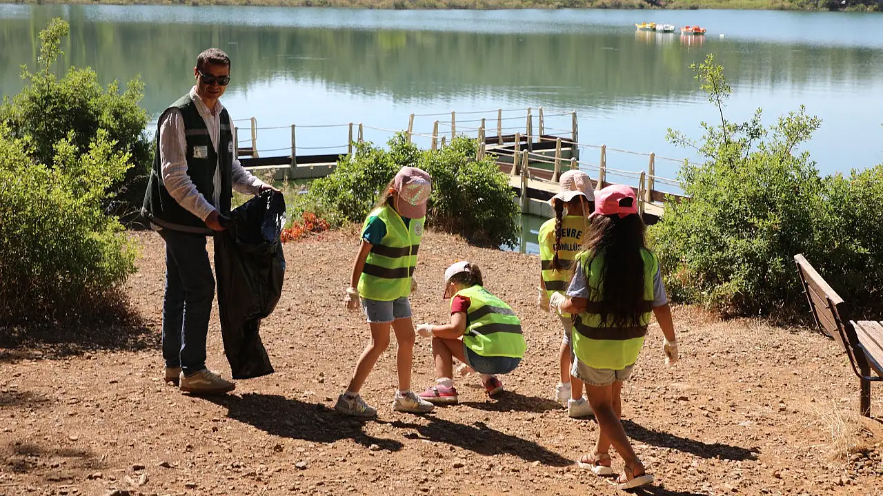 Exemplary Environmental Cleanup Event by Students at Ula Pond