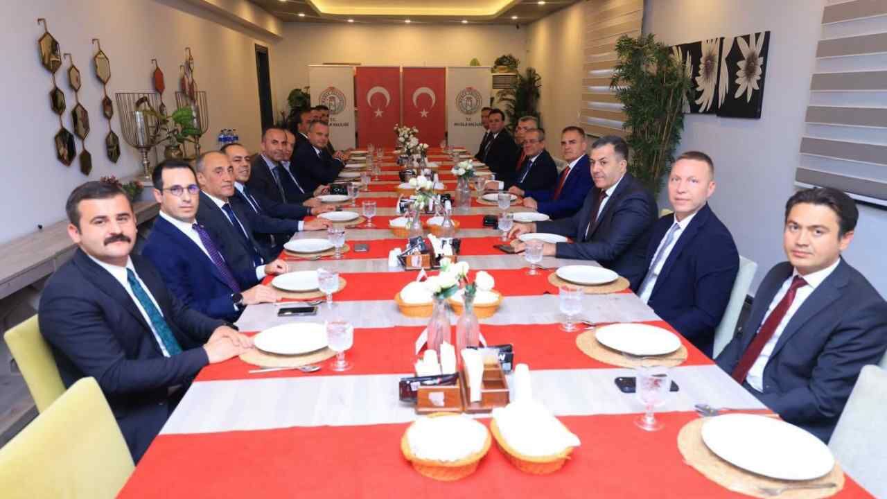 Muğla Valisi Akbıyık M&uuml;lki Amirlerle Vedalaştı (3)