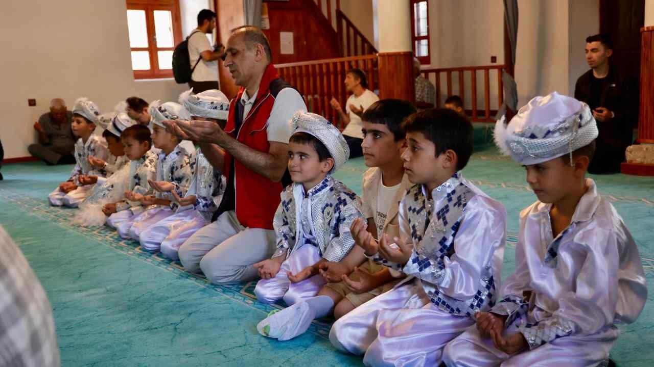 Muğla&rsquo;da 19 &Ccedil;ocuk I&ccedil;in S&uuml;nnet Ş&ouml;leni D&uuml;zenlendi (4)