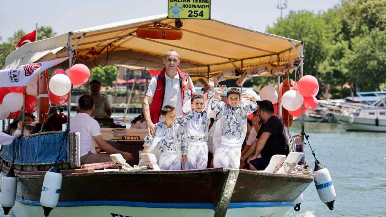 Muğla&rsquo;da 19 &Ccedil;ocuk I&ccedil;in S&uuml;nnet Ş&ouml;leni D&uuml;zenlendi (6)