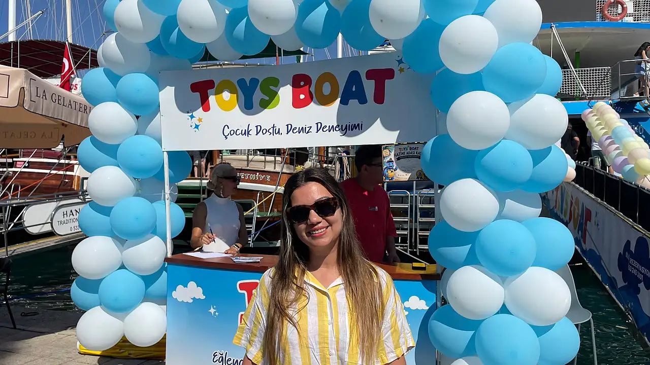 T&uuml;rkiye'nin İlk Y&uuml;zen &Ccedil;ocuk Eğlence Teknesi Toys Boat Hizmete Başladı
