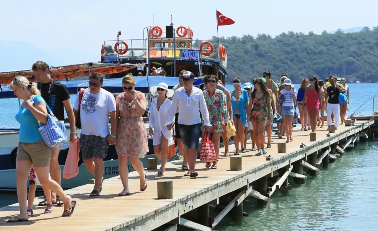 Muğla Turizminde &Ccedil;elişkili Sezon: Oteller Doluyor, Karlılık Eriyor!
