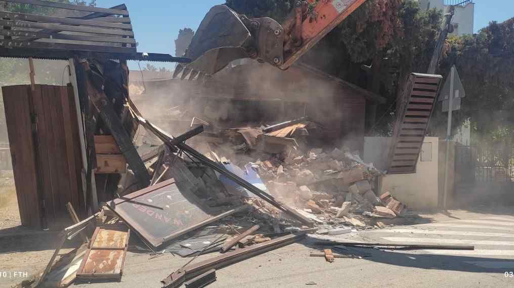 Bodrum&rsquo;da Ka&ccedil;ak Yapılara Yıkım 64 Yapı Kaldırıldı (3)
