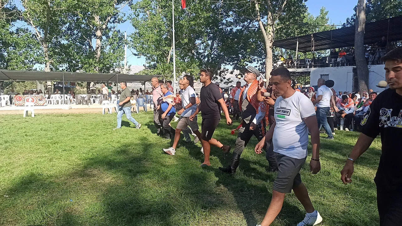 Yayla Kara&ccedil;ulha Y&ouml;r&uuml;k Şenliği'nde Geleneksel Oyunlar B&uuml;y&uuml;k İlgi G&ouml;rd&uuml;