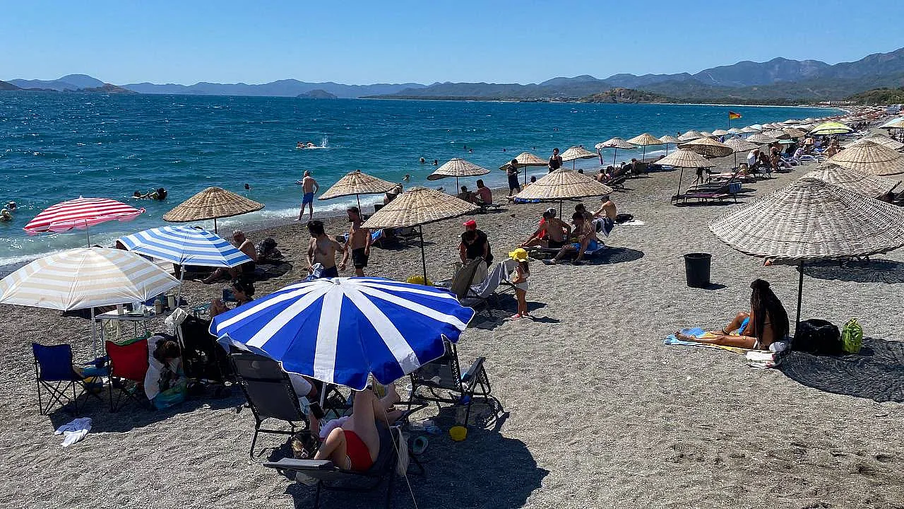 Fethiye'de yazın en hareketli noktalarından biri '&Ccedil;alış Plajı'