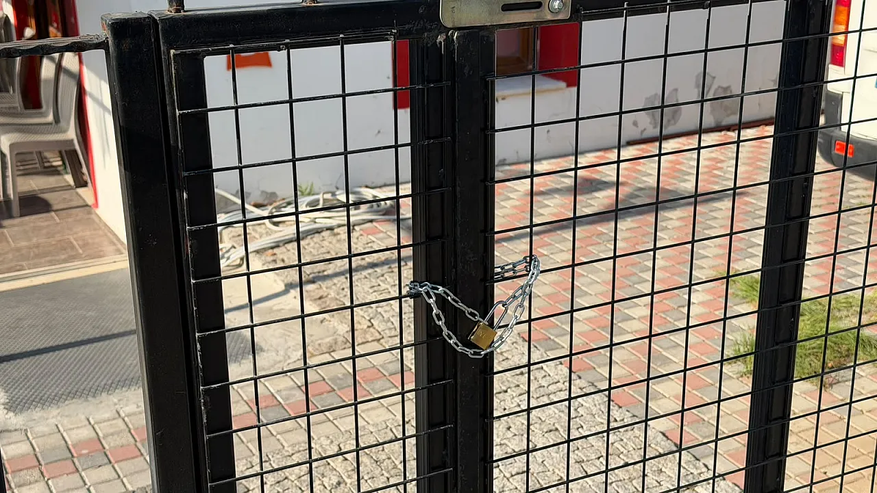 Chain Locked on the Door After Mass Resignation at CHP Fethiye District Presidency