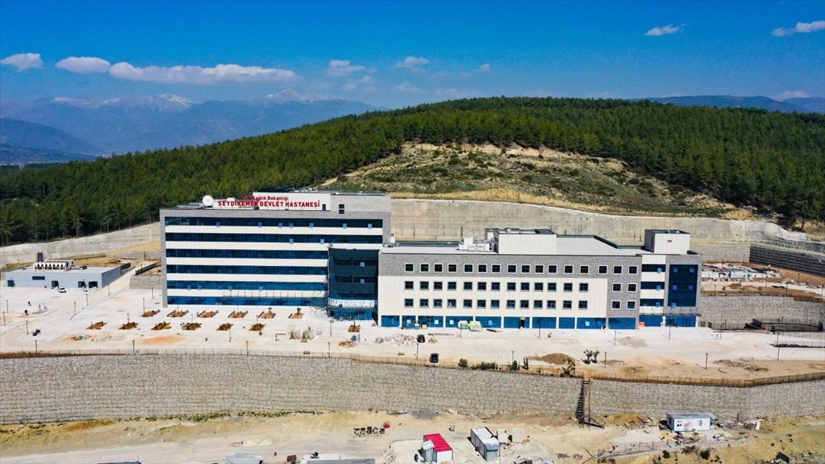 Seydikemer Devlet Hastanesi Yangın Nedeniyle Tahliye Ediliyor