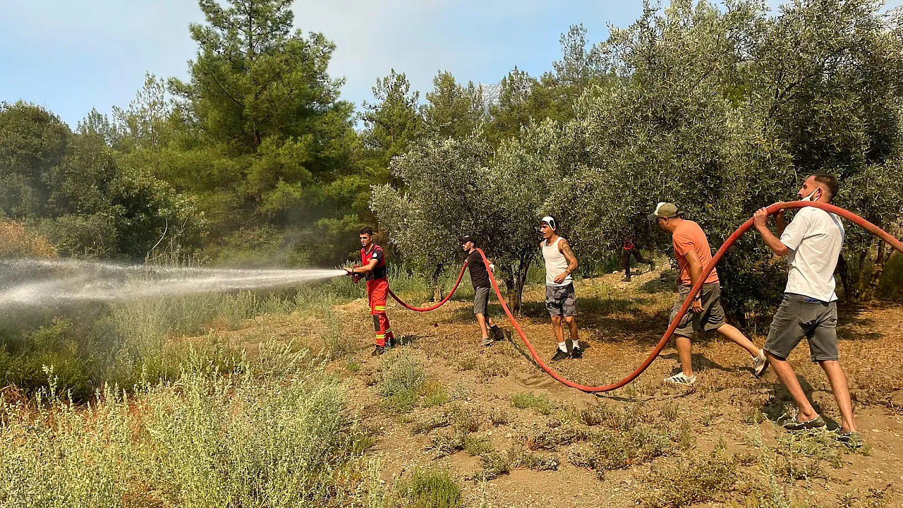 Fethiye Yeşilüzümlü'de evler tahliye ediliyor, koruma hatları oluşturuluyor