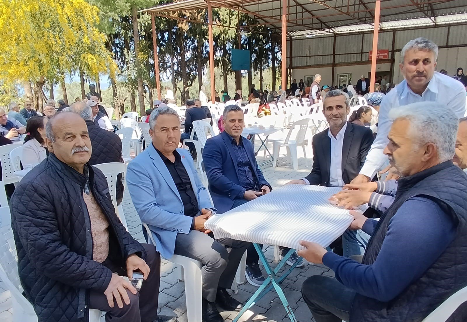 Hacıosmanlar&rsquo;da G&ouml;n&uuml;lleri Buluşturan Ş&uuml;k&uuml;r Sofrası (2)-1