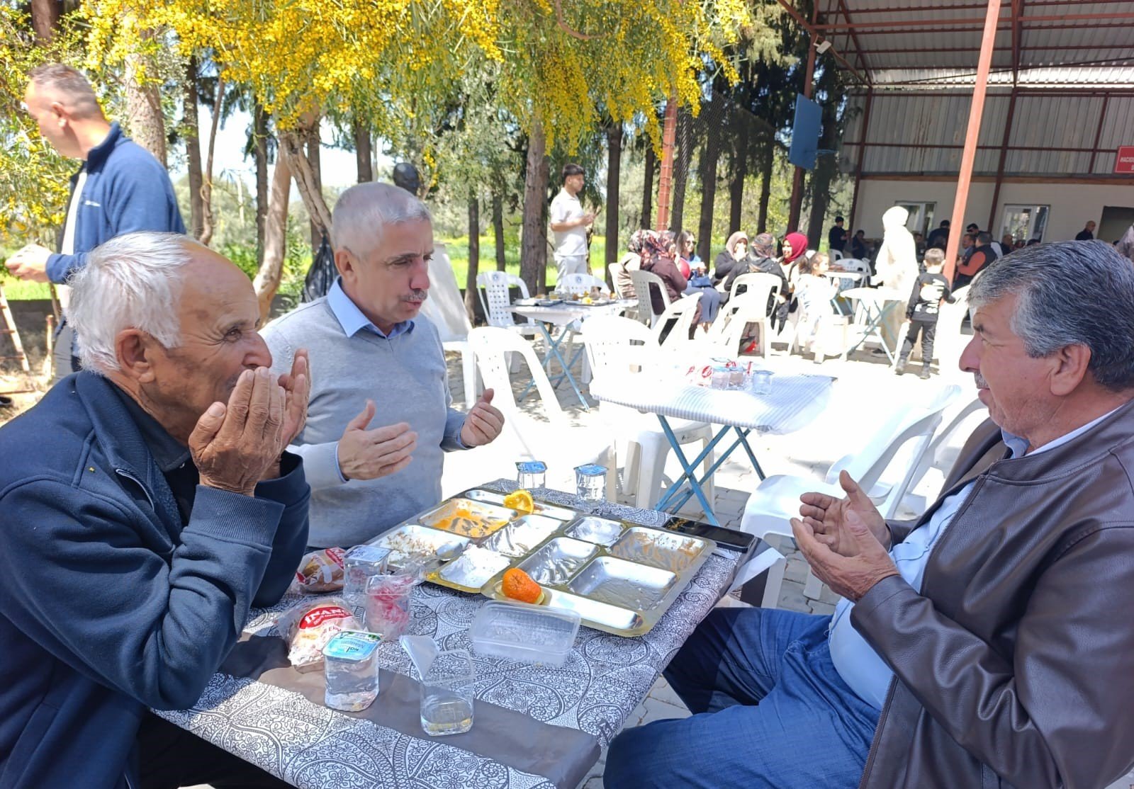Hacıosmanlar&rsquo;da G&ouml;n&uuml;lleri Buluşturan Ş&uuml;k&uuml;r Sofrası (7)-1
