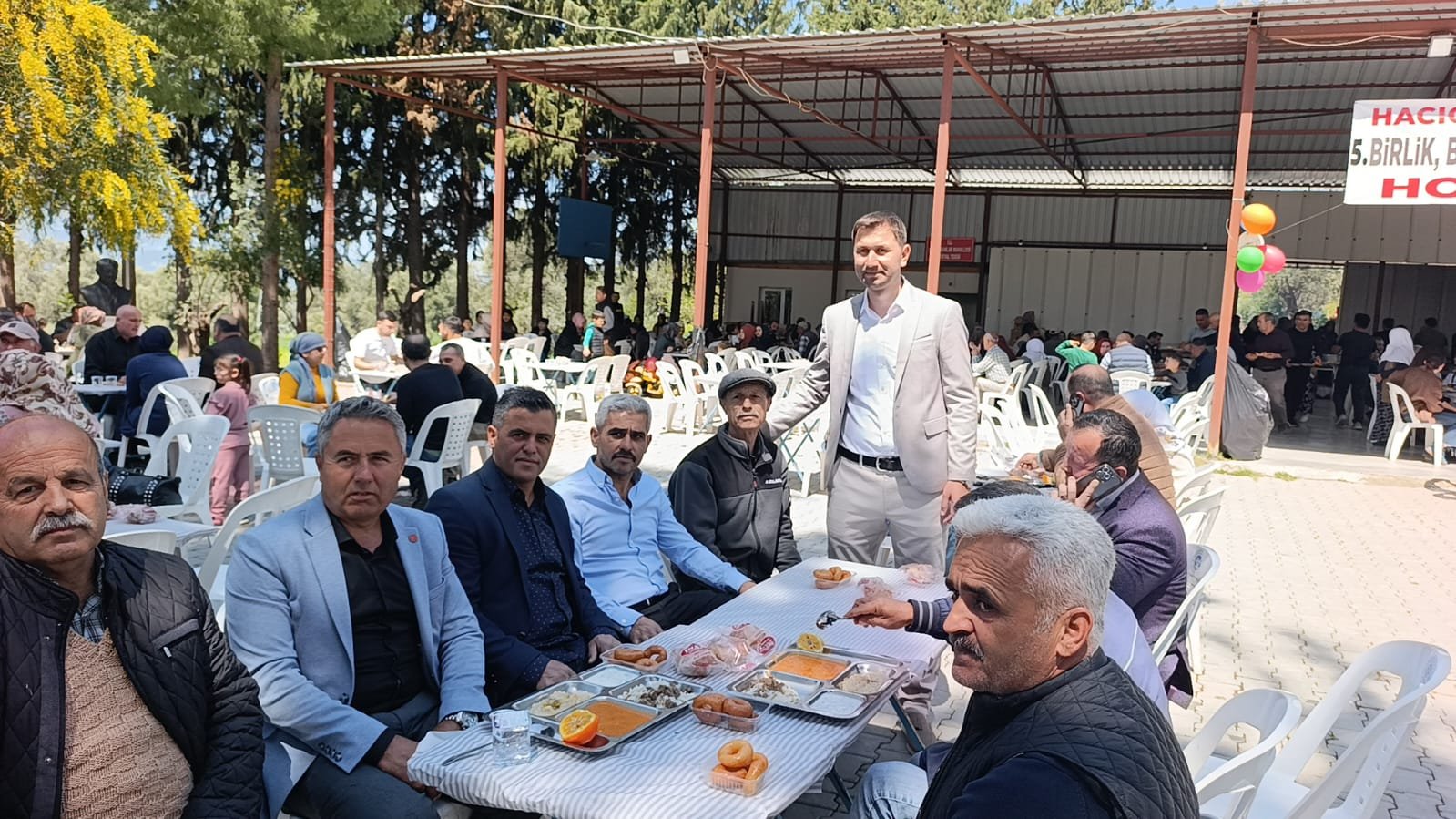 Hacıosmanlar&rsquo;da G&ouml;n&uuml;lleri Buluşturan Ş&uuml;k&uuml;r Sofrası (6)-1