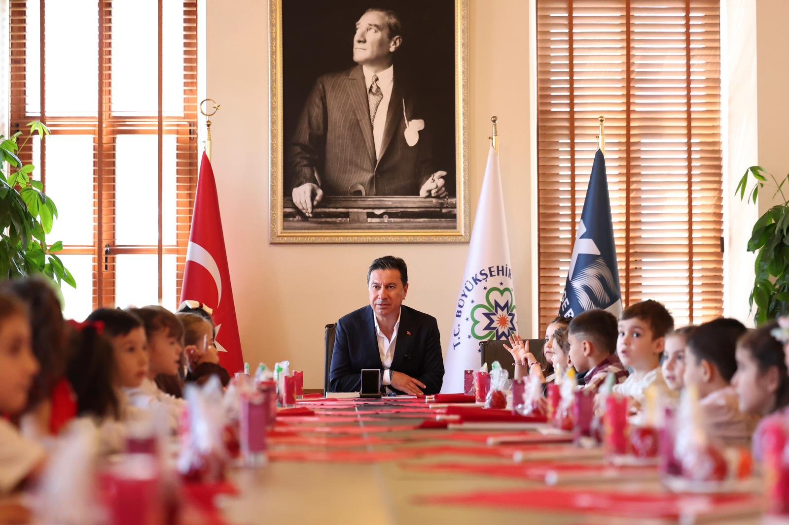 23 Nisan&rsquo;da Anlamlı Devir Başkanlık Azra&rsquo;ya Emanet (5)