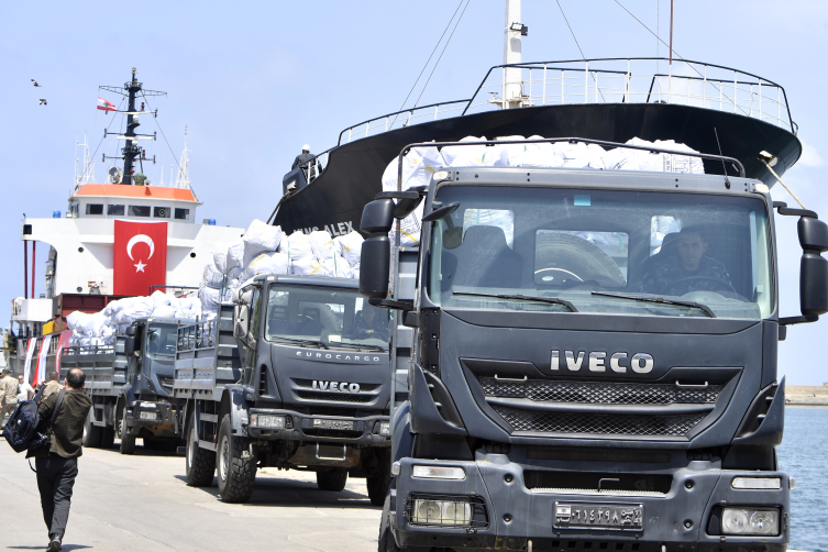 T&uuml;rkiye'den, L&uuml;bnan'a 730 tonluk insani yardım