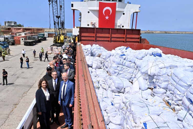 T&uuml;rkiye'den, L&uuml;bnan'a 730 tonluk insani yardım