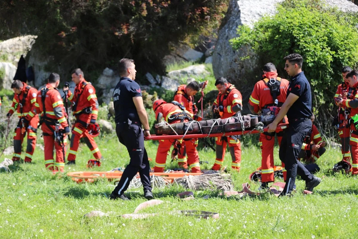 Mersin itfaiyesinden Muğla ekibine uygulamalı eğitim