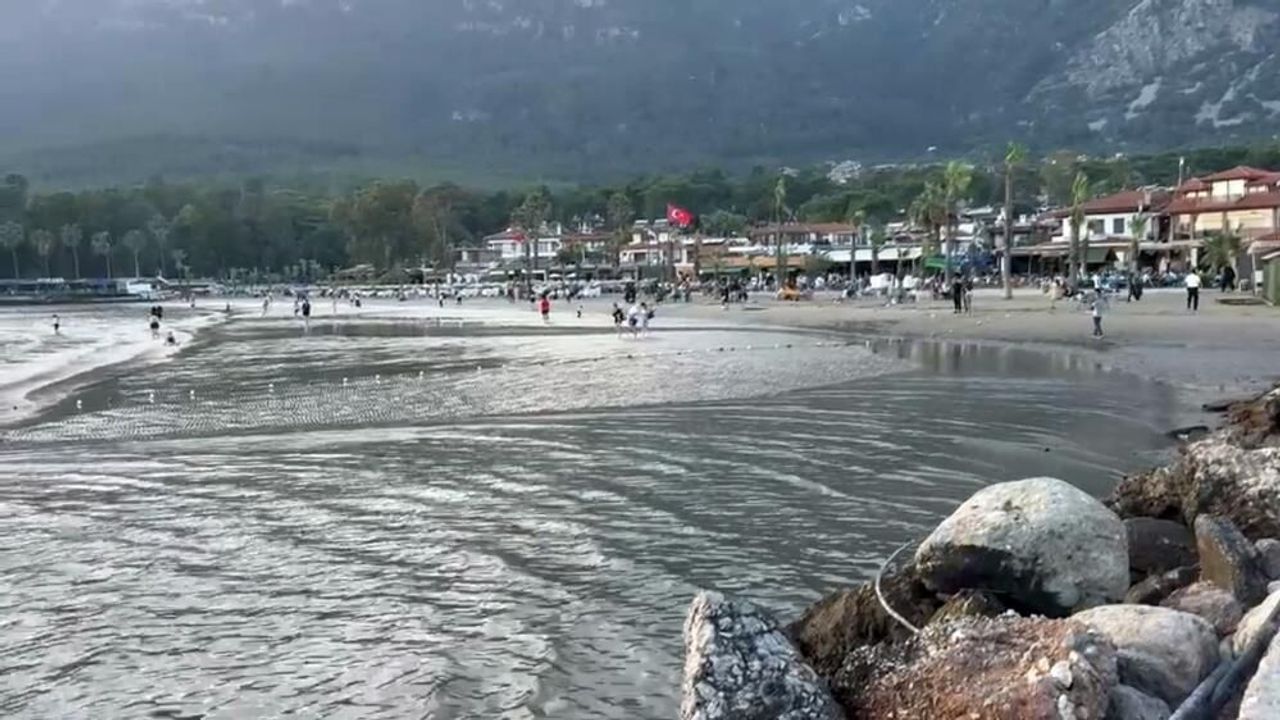 Akyaka’da şaşkına çeviren gel-git: Deniz bir anda çekildi!